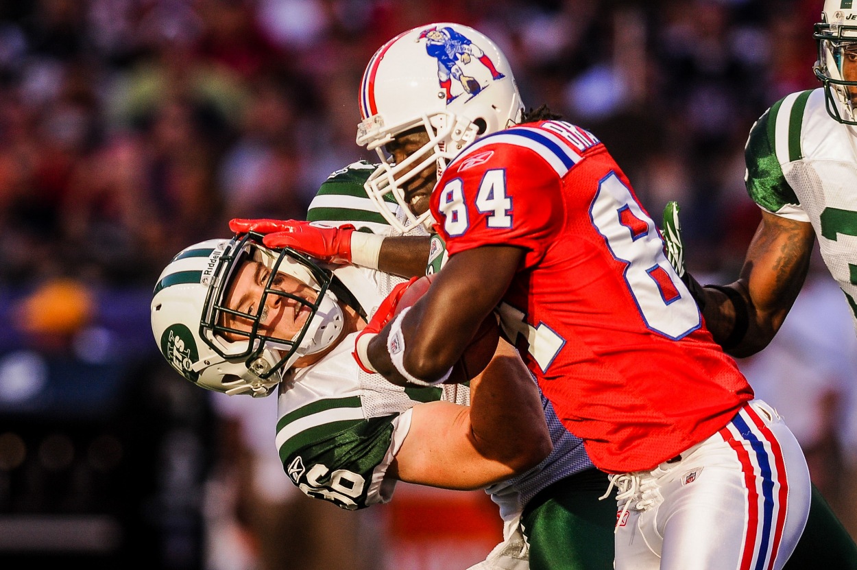 Sports_1018.jpg Sports Photography afc,afc east,american football conference,cs,clarus studios,clarus studios inc,east division,national football league,new england patriots,new york jets,sports,alternate uniform,groom,horizontal,rivalry,safety,sports photography,tackle,wide receiver,www.c