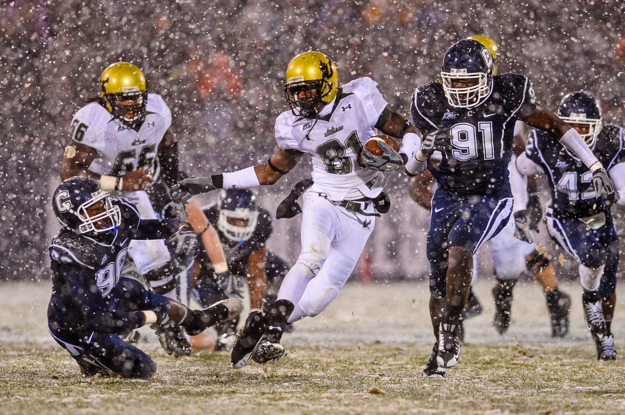 Sports_1002.jpg Sports Photography a.j. portee,big east,bulls,cs,clarus studios,clarus studios inc,connecticut,division,dontavia bogan,football,hartford,huskies,jesse joseph,ncaa,one,rentschler field,rivals,sec,south florida,sports,uconn,usf,action,action photography,sport,sport photograph