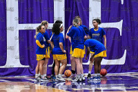 AmherstvsSUNYPoly_NCAADII1stRound_20220304_CM4_1382.jpg 03/04/2022 - Amherst Womens Basketball vs SUNY Poly - NCAA DIII First Round Amherst,Amherst College,Amherst College Mammoths,Amherst Mammoths,Clarus Studios,DIII,LeFrak Gymnasium,Mammoths,March Madness,Massachusetts,NCAA,NESCAC,New England,SUNY Poly,SUNY Poly Wildcats,Wildcats,