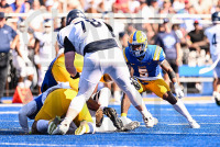UNewHavenFootball_vs_SCSU_20220910_CM4_7497.jpg 09/10/2022 - New Haven Football vs SCSU Charge On,Chargers,Clarus Multimedia,Clarus Studios,D2,DII,Get Charged Up,NCAA,NE10,New England,New Haven,New Haven Chargers,Northeast 10,