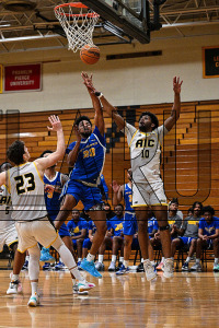 NewHavenMBB_vs_AIC_20240106_CM0_7484.jpg 01/06/2024 - New Haven Mens Basketball vs AIC Clarus Multimedia Group,DII,NCAA Chargers,NE10,New England,New Haven,New Haven Chargers,Northeast10,UNH,University of New Haven,www.clarusmultimedia.com,