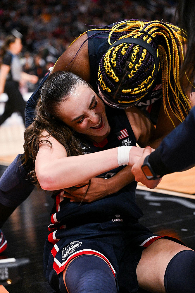 UConnWBB_vs_USC_20240401_CM0_5618.jpg Sports Photography Basketball,Big East,Clarus Multimedia,Clarus Studios,D1,DI,Elite Eight,Huskies,March Madness,Moda Center,NCAA,New England,Oregon,Portland,Ranked,Southern California,Trojans,UConn,UConn Huskies,USC,women,